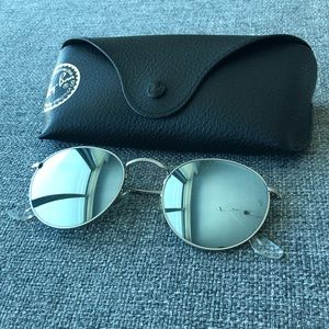 Ray Ban’s in amazing conditions.